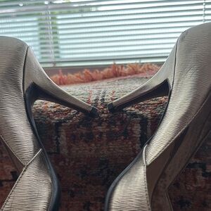 Michael Kors Gold Heels Elegant Design